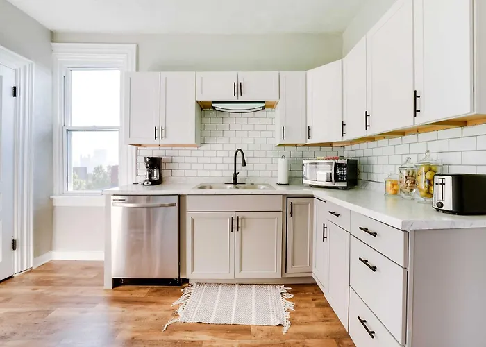 Bright Apt, Walk To Grandview Ave! Apartment *